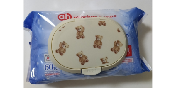 アカチャンホンポのおしりふき(水99％ Super 厚手60枚)にアカチャンホンポのおしりふきの蓋「フタップPlus」を付けた画像。